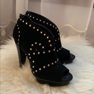 These shoes are so comfy and chick for fall!